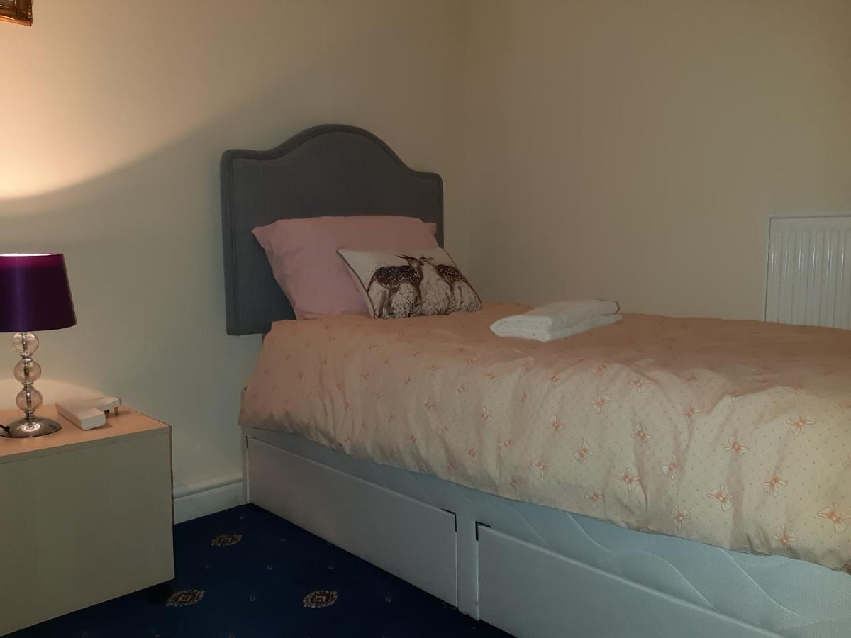 Phoenix Nights Guest House Barrow-in-Furness Екстер'єр фото