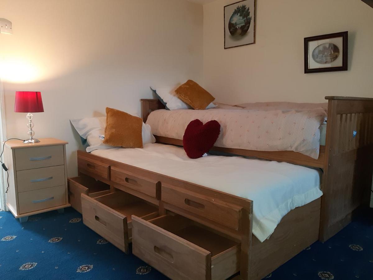 Phoenix Nights Guest House Barrow-in-Furness Екстер'єр фото