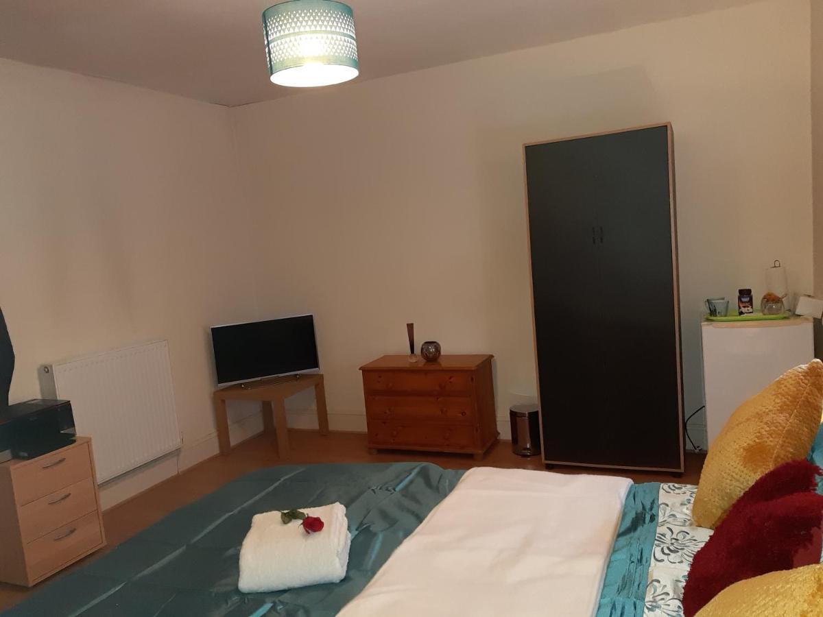 Phoenix Nights Guest House Barrow-in-Furness Екстер'єр фото
