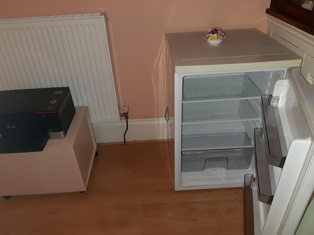 Phoenix Nights Guest House Barrow-in-Furness Екстер'єр фото