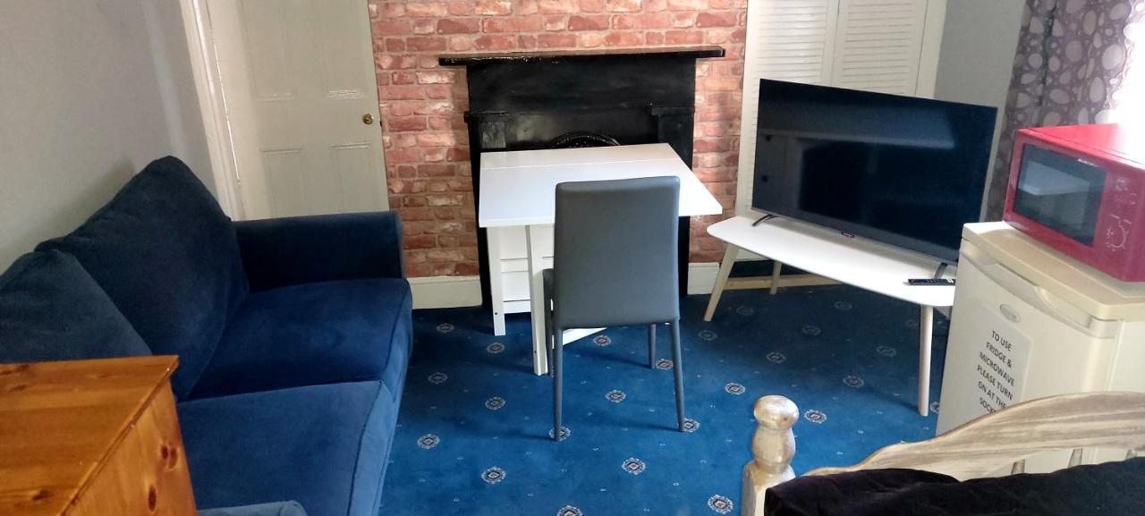 Phoenix Nights Guest House Barrow-in-Furness Екстер'єр фото